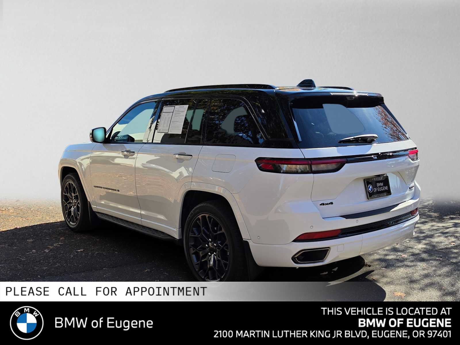 Used 2024 Jeep Grand Cherokee Summit AWD/4WD image 5