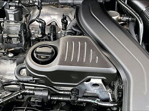 Used 2022 Volkswagen Taos SE w/ Panoramic Sunroof Package image 32