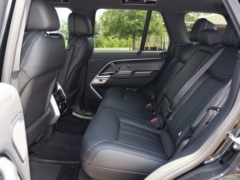New 2025 Land Rover Range Rover SE image 13