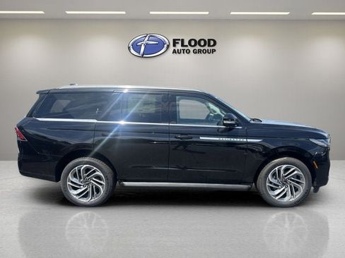 New 2026 Lincoln Navigator Premiere AWD/4WD image 4