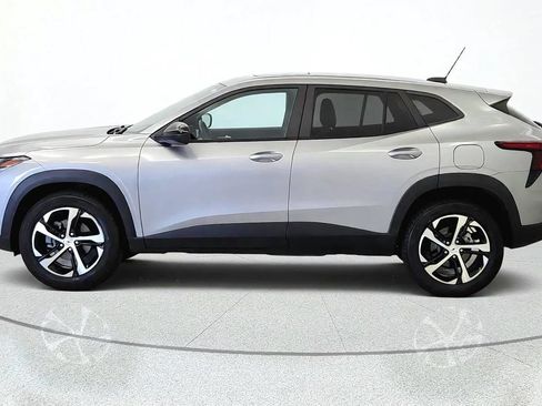Used 2024 Chevrolet Trax RS w/ Sunroof Package FWD image 5
