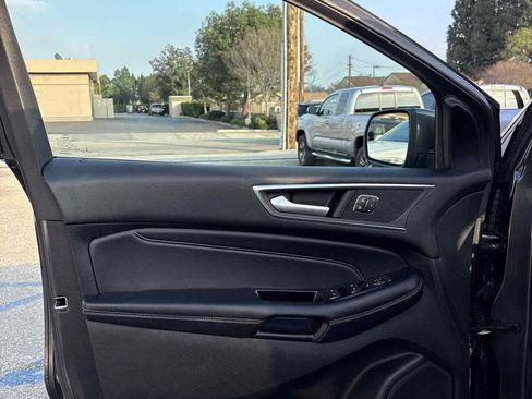 Used 2018 Ford Edge Titanium w/ Equipment Group 302A image 7