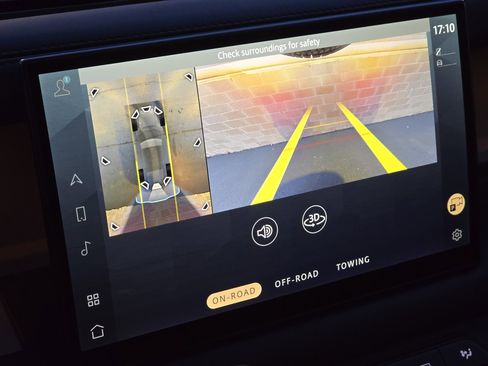 New 2025 Land Rover Defender 110 X-Dynamic SE image 5