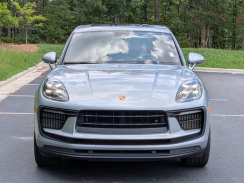 Certified 2022 Porsche Macan S AWD/4WD image 28