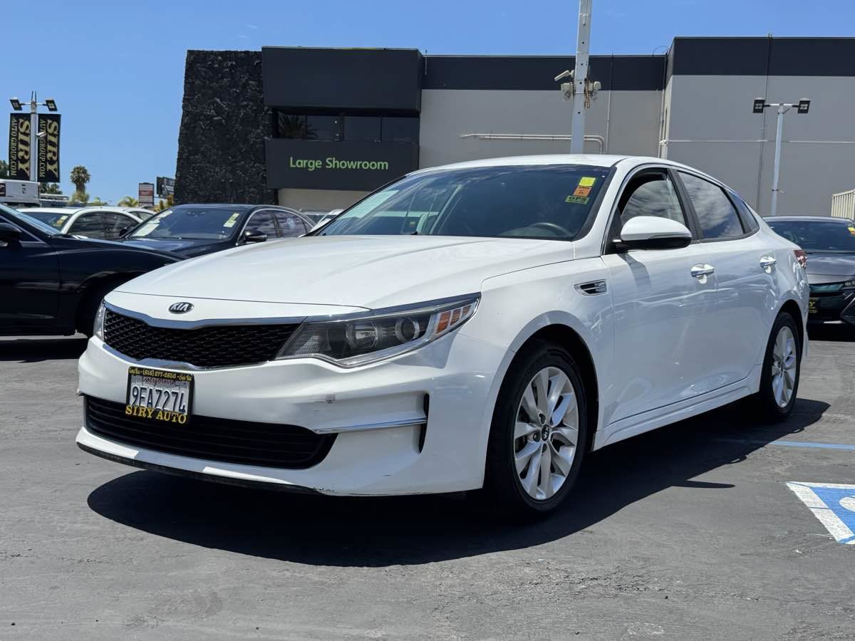 Used 2018 Kia Optima LX w/ 17" Alloy Wheels Package FWD image 4