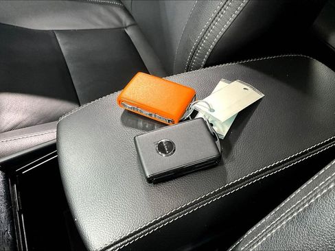 Used 2024 Volvo XC40 B5 Plus w/ Climate Package image 13