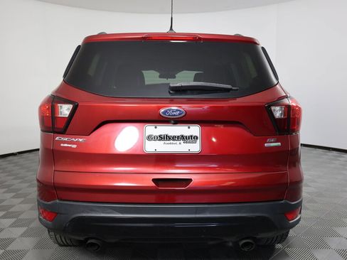 Used 2019 Ford Escape SE image 3