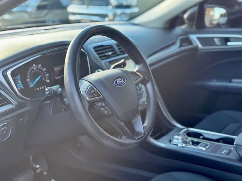 Used 2019 Ford Fusion SE image 9