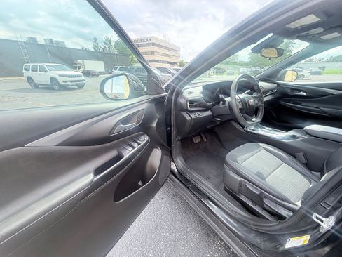 Used 2025 Buick Envista Preferred FWD image 9