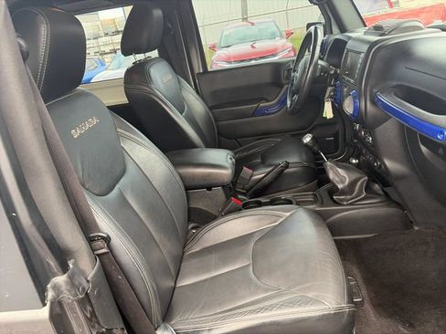 Used 2017 Jeep Wrangler Sahara w/ Connectivity Group AWD/4WD image 26