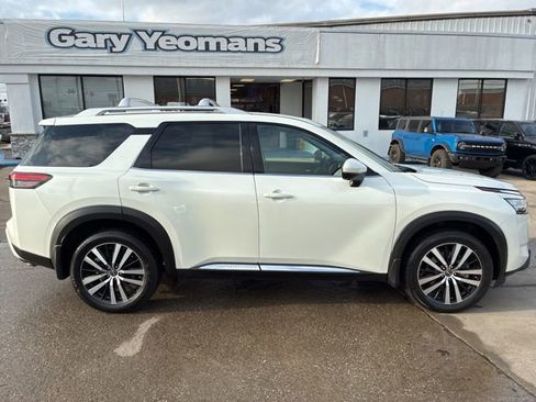 Used 2024 Nissan Pathfinder Platinum w/ Cargo Package image 11