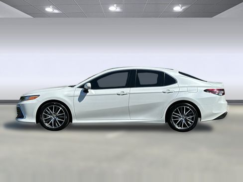 Used 2023 Toyota Camry XLE w/ Navigation Package FWD image 2