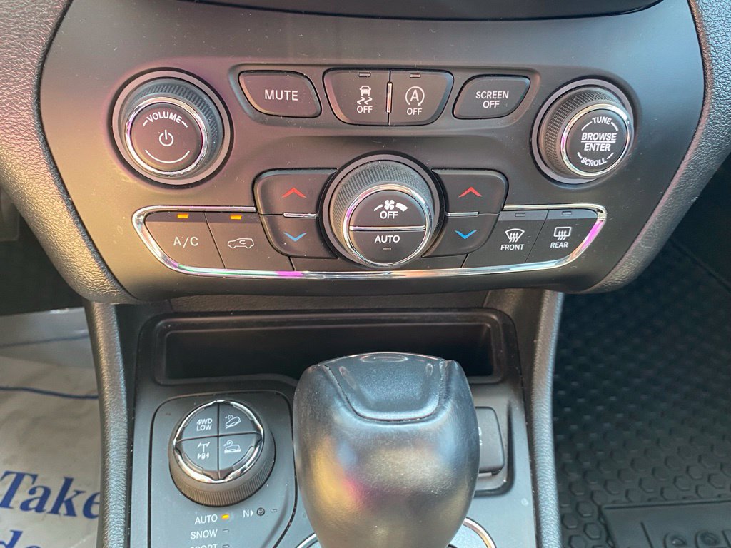 Used 2022 Jeep Cherokee Trailhawk w/ Sun, Sound & Nav Group AWD/4WD image 23