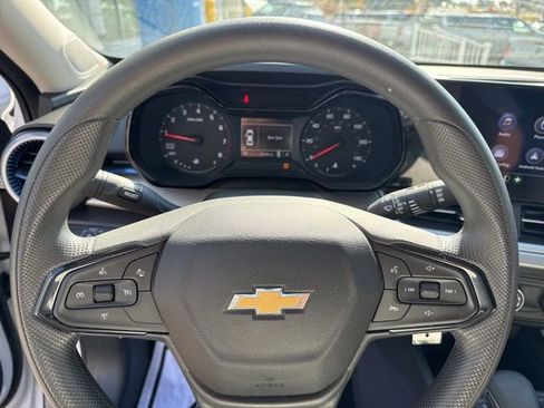 Used 2025 Chevrolet Trax LS image 21