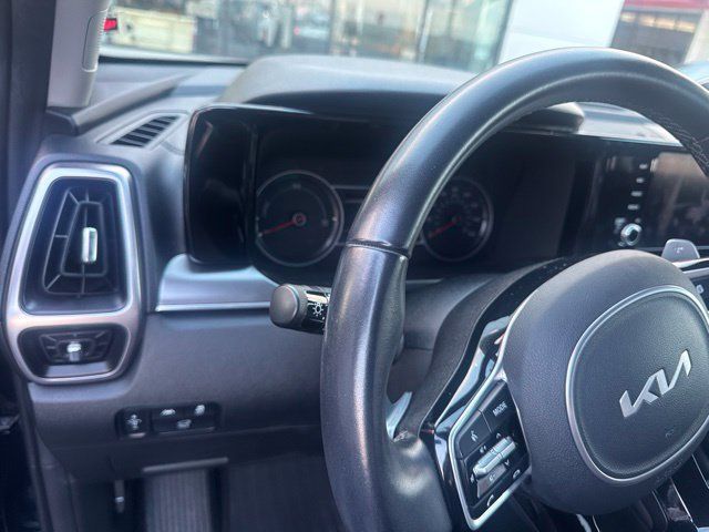 Used 2023 Kia Sorento EX w/ Panoramic Sunroof Package FWD image 7