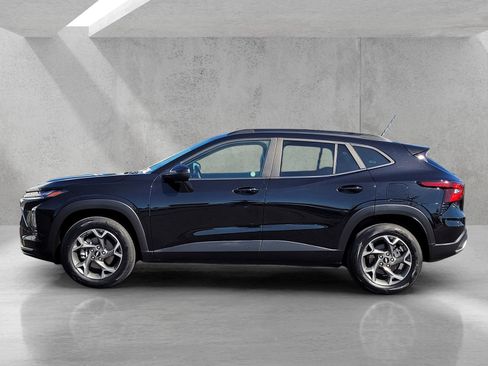 Used 2025 Chevrolet Trax LT w/ LT Convenience Package FWD image 7