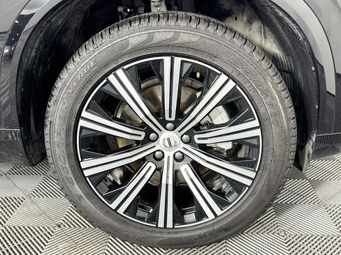Used 2025 Volvo XC90 B6 Plus image 31