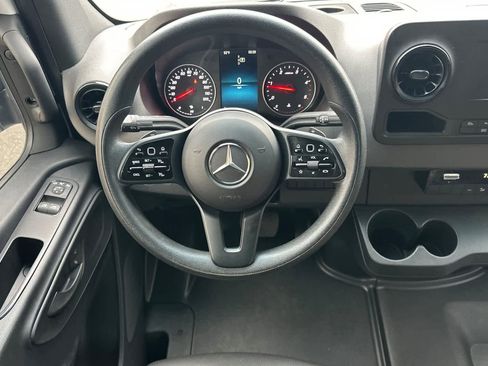 Used 2023 Mercedes-Benz Sprinter 2500 image 12