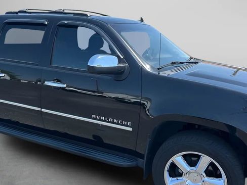 Used 2013 Chevrolet Avalanche LTZ AWD/4WD image 29