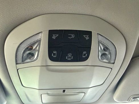 Used 2024 Chrysler Pacifica Touring-L image 29