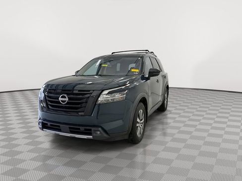 Used 2022 Nissan Pathfinder SL w/ SL Black Package image 5