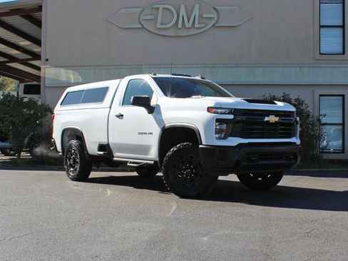 Used 2024 Chevrolet Silverado 2500 W/T w/ WT Convenience Package image 3