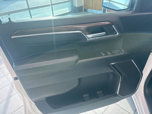 Used 2024 Chevrolet Silverado 1500 LT image 11