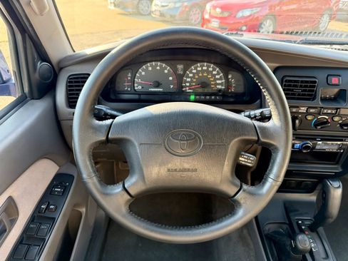 Used 2002 Toyota 4Runner SR5 AWD/4WD image 14