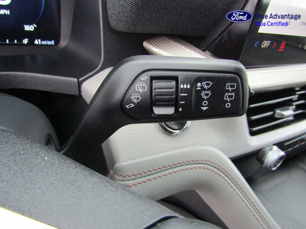 Used 2025 Ford Explorer Active AWD/4WD image 32