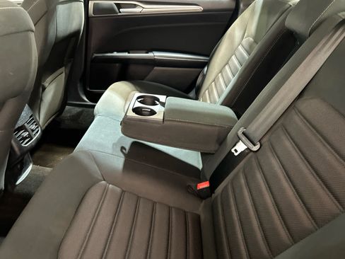 Used 2019 Ford Fusion SE FWD image 5