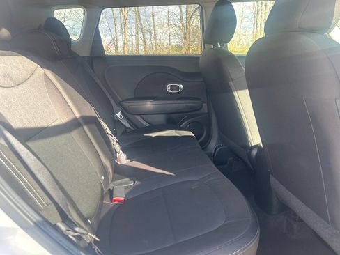 Used 2016 Kia Soul image 16