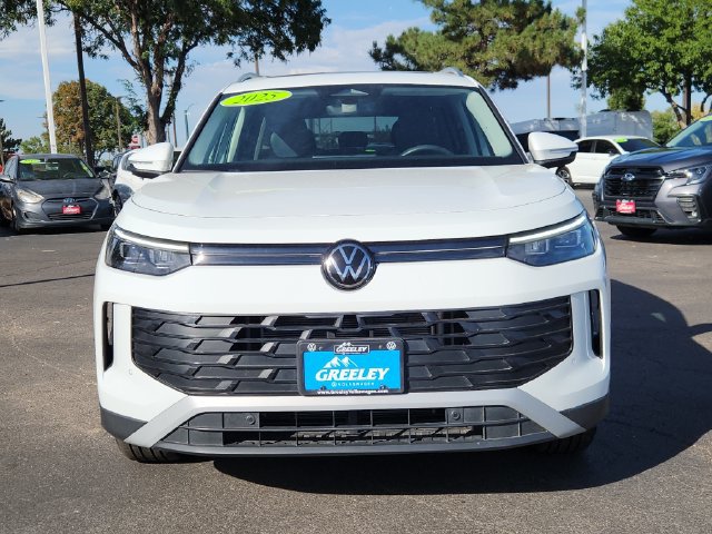 Used 2025 Volkswagen Tiguan SE w/ Panoramic Sunroof Package AWD/4WD image 5