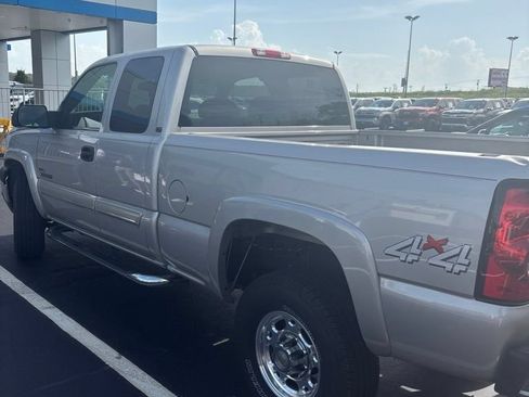 Used 2004 Chevrolet Silverado 2500 LT w/ Heavy-Duty Power Package AWD/4WD image 3