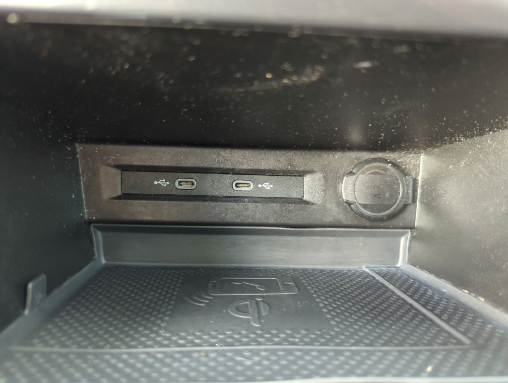 Used 2022 Volkswagen Tiguan SE FWD image 38