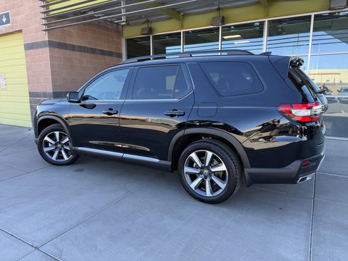 Used 2025 Honda Pilot Touring image 5