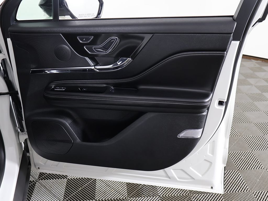 Used 2024 Lincoln Corsair AWD image 23