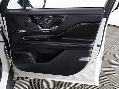 Used 2024 Lincoln Corsair AWD image 23