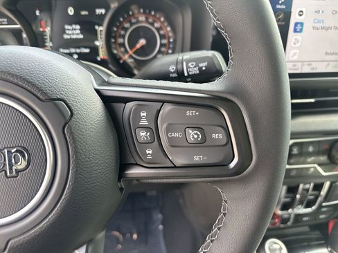 New 2025 Jeep Gladiator Willys image 18