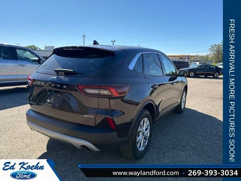 Used 2023 Ford Escape Active w/ Tech Pack #2 AWD/4WD image 2