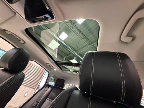 Used 2018 Land Rover Range Rover Velar S AWD/4WD image 8