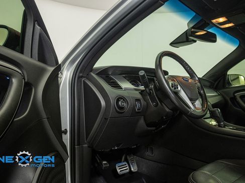 Used 2019 Ford Taurus SHO image 10