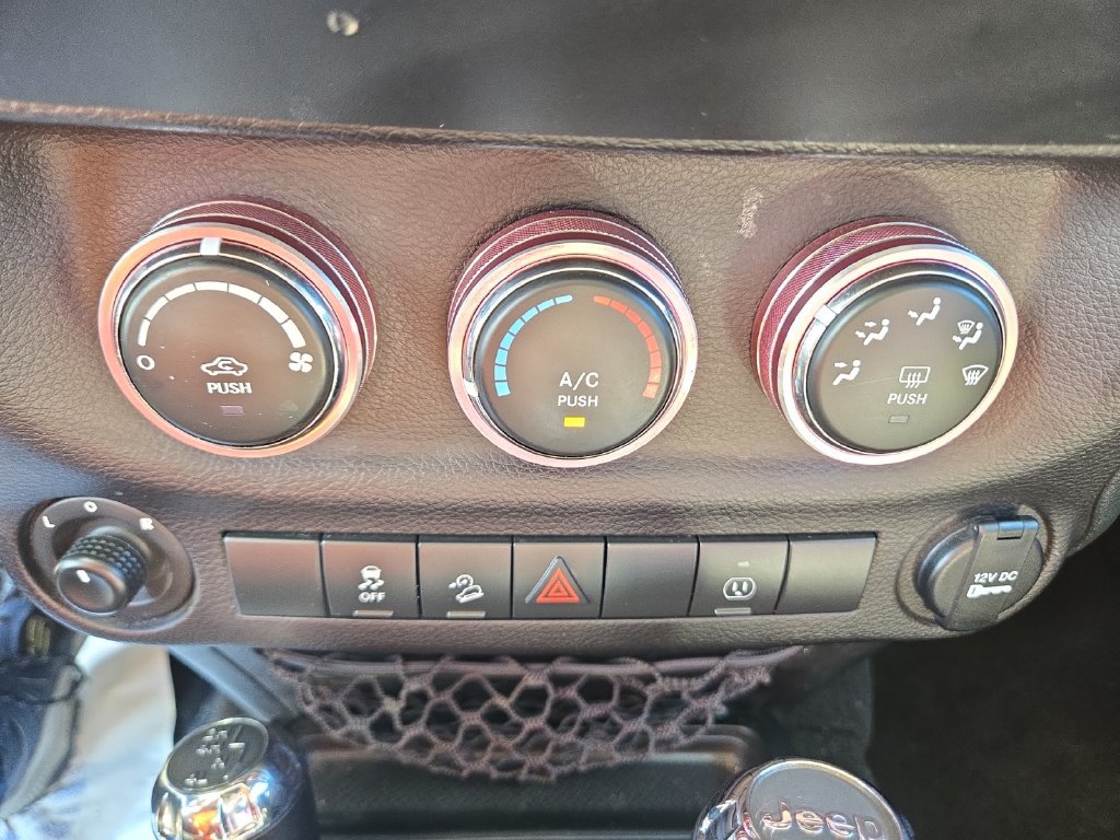 Used 2018 Jeep Wrangler Unlimited Sahara AWD/4WD image 26