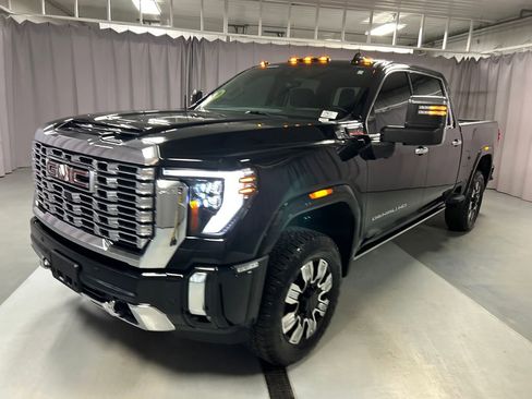 Used 2024 GMC Sierra 2500 Denali w/ Denali Reserve Package image 3