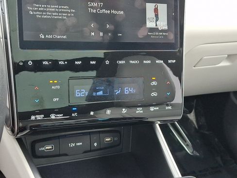 Used 2024 Hyundai Tucson Limited AWD/4WD image 18