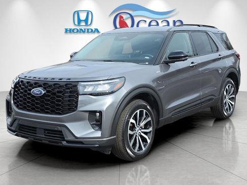 Used 2025 Ford Explorer ST-Line AWD/4WD image 7