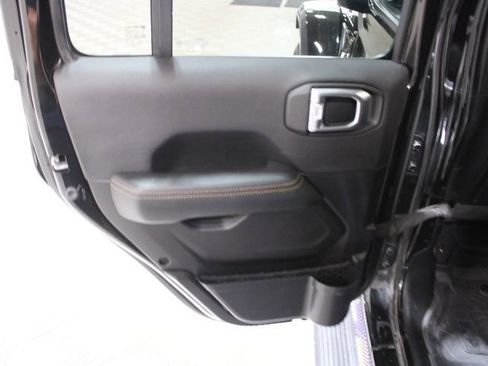 Used 2023 Jeep Gladiator Overland AWD/4WD image 19