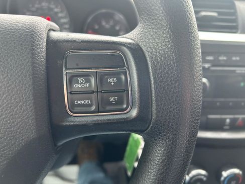 Used 2012 Dodge Avenger SE FWD image 19
