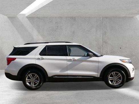 Certified 2020 Ford Explorer XLT w/ Equipment Group 202A AWD/4WD image 2