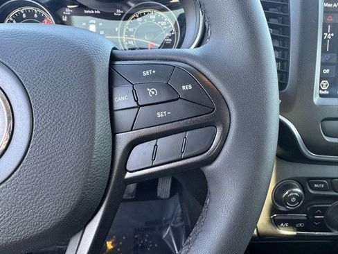 Used 2022 Jeep Cherokee Trailhawk w/ Comfort/Convenience Group image 17