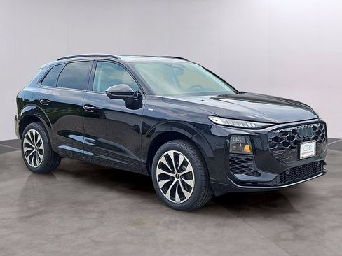 New 2026 Audi Q3 quattro 2.0T AWD/4WD image 2
